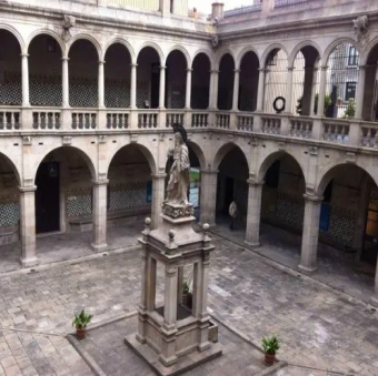 Patio interior del Institut Estudis Catalans